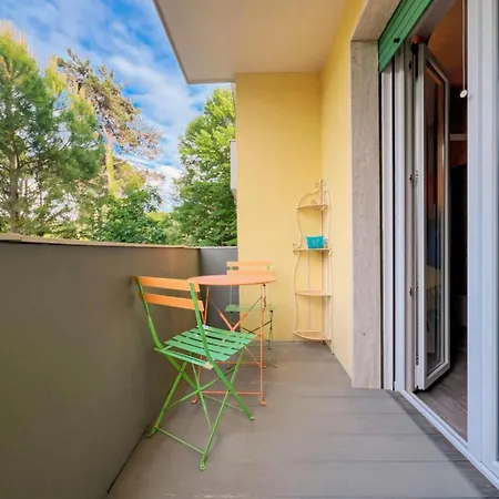 Beachside With Terrace Apartament